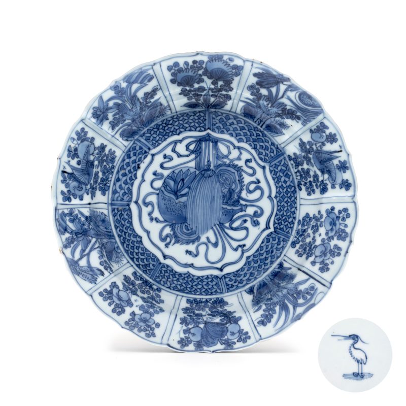 A Chinese blue and white 'Double Gourd' plate