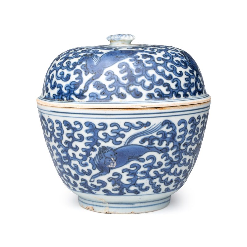 A Chinese blue and white 'Gallopping Flying Horses' bowl and cover - 图2