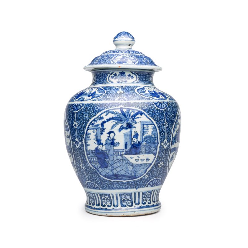 A fine Chinese blue and white vase and cover with narrative design - 图2