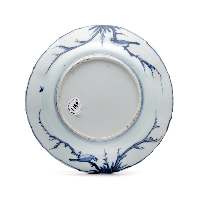 A Chinese blue and white 'Fish and Butterflies' plate - 图2