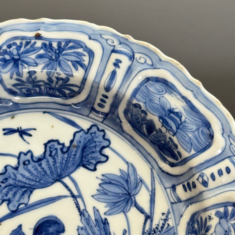 A Chinese blue and white 'Mandarin Duck' plate - 图9