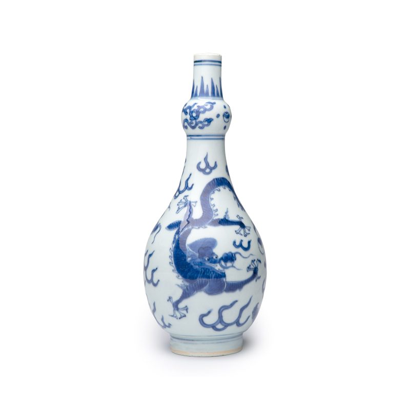 A Chinese blue and white 'Dragons Chasing the Flaming Pearl' vase - 图1