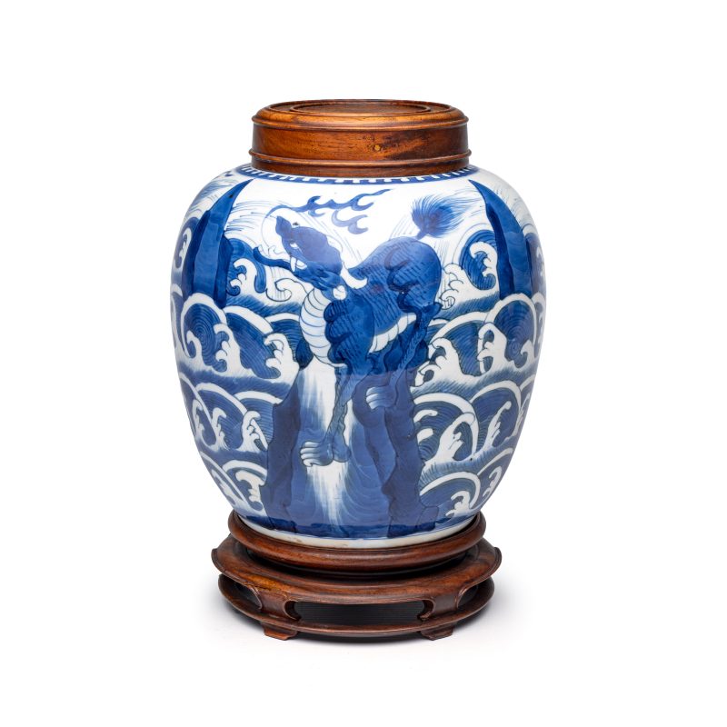 A pair of Chinese blue and white 'Mythical Beast' jars with later wooden covers and stands - 图2