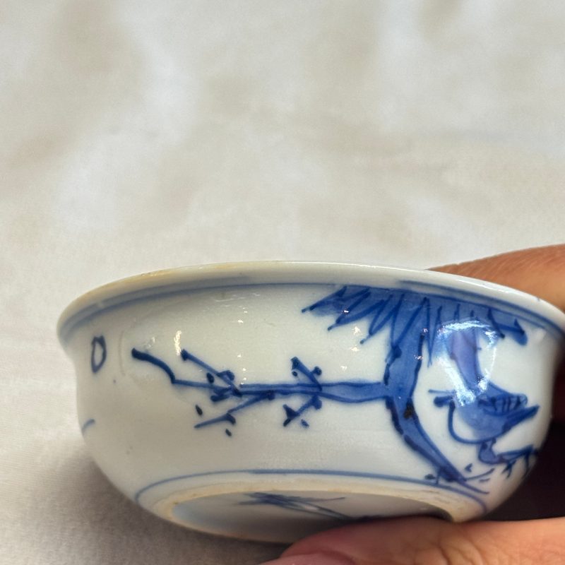A rare Chinese blue and white 'Flower Basket' shallow bowl - 图16