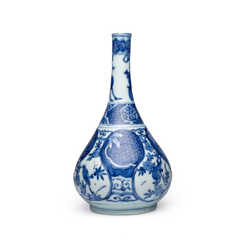 A Chinese blue and white 'Bird among Flowering Branches' bottle vase - 图2