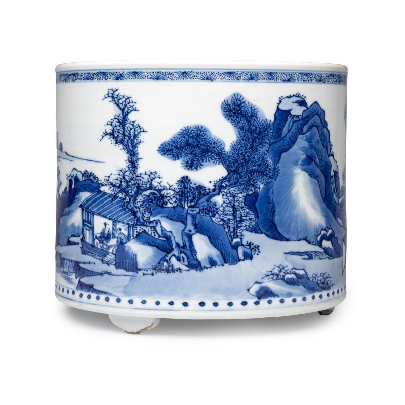 A large Chinese blue and white cylindrical tripod censer with figures in a landscape - 图3