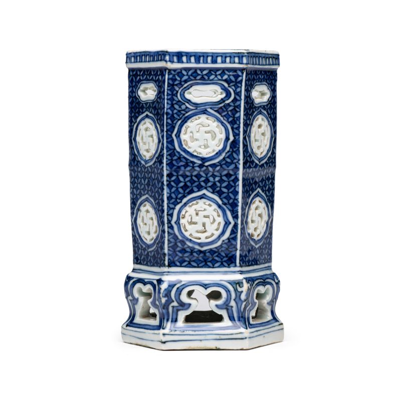 A Chinese blue and white openwork 'Linglong' incense stick holder - 图1