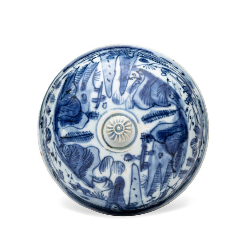 A Chinese blue and white 'Mountainous Riverscape' bowl and cover - 图7