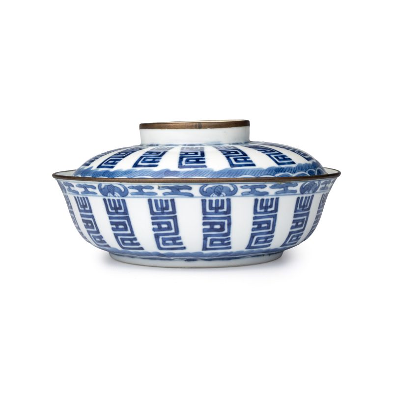 A Chinese blue and white Vietnamese market 'Bleu de Hue' bowl and cover - 图2