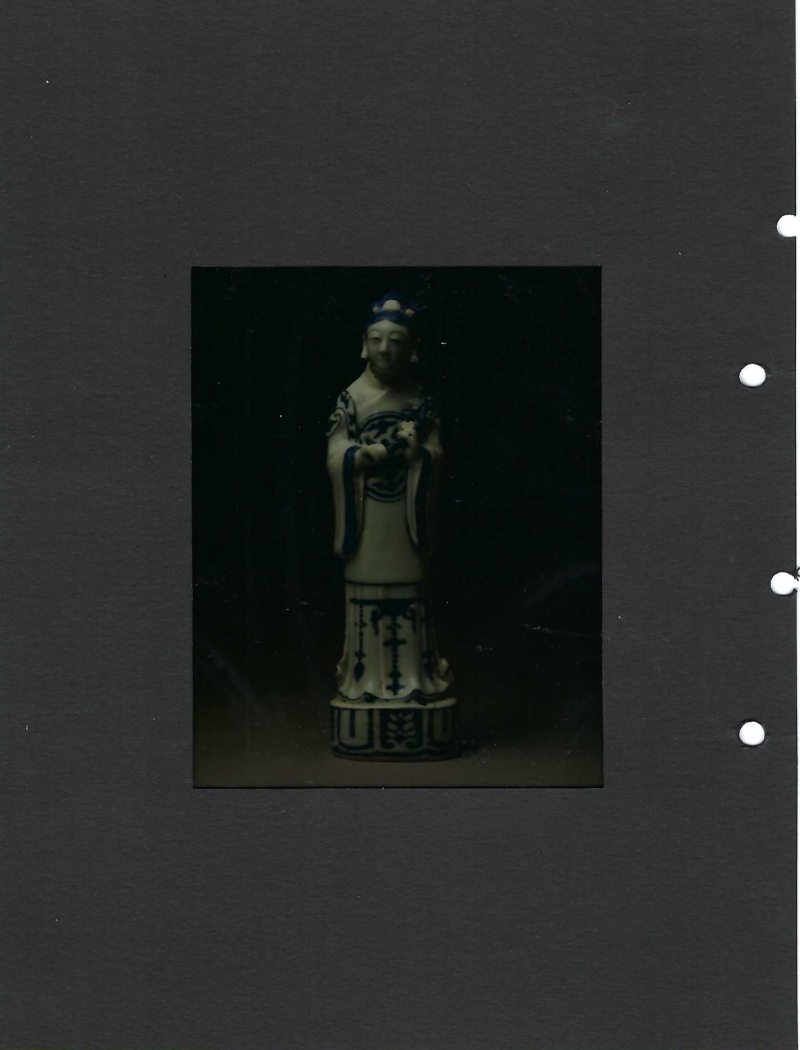 A Chinese blue and white figure of the immortal He Xiangu - 图8