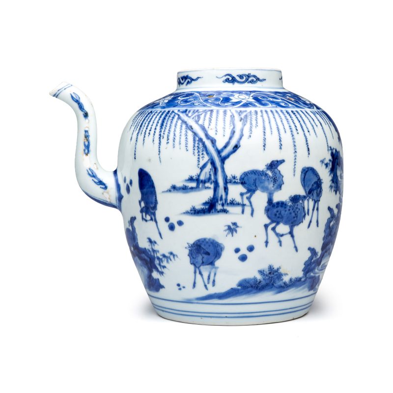 An unusual Chinese blue and white 'Deer' ewer - 图2