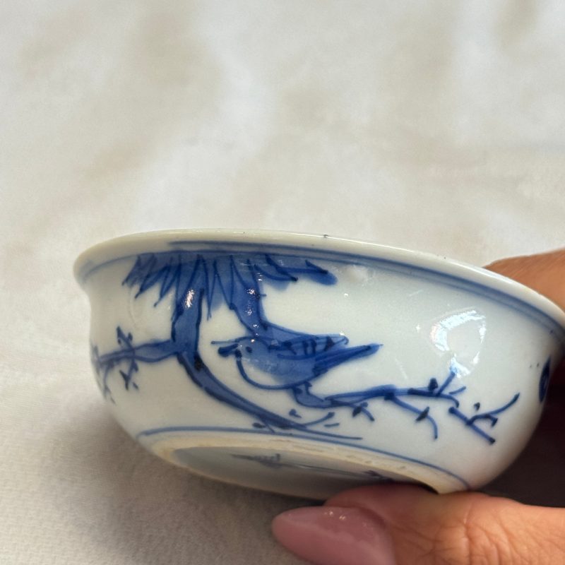 A rare Chinese blue and white 'Flower Basket' shallow bowl - 图17