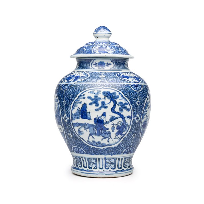 A fine Chinese blue and white vase and cover with narrative design - 图3