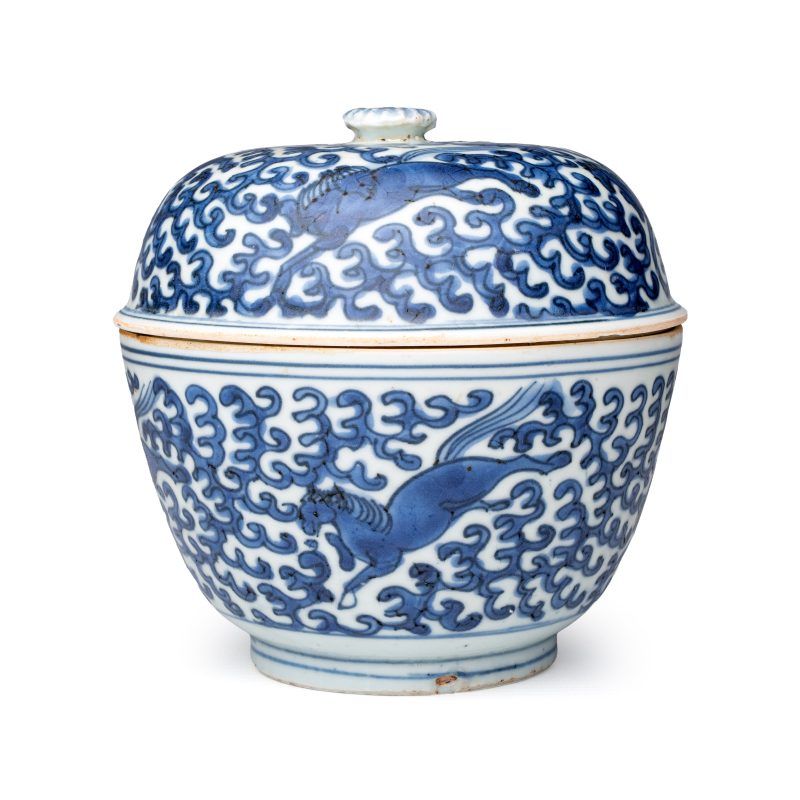 A Chinese blue and white 'Gallopping Flying Horses' bowl and cover - 图3