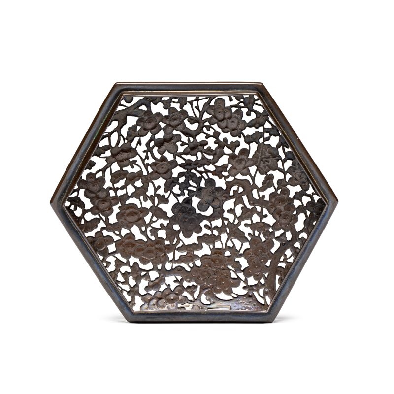 A Chinese blue and white hexagonal censer - 图13