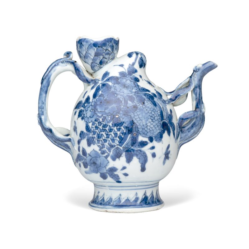 A Chinese blue and white peach-shaped cadogan-type wine pot - 图4