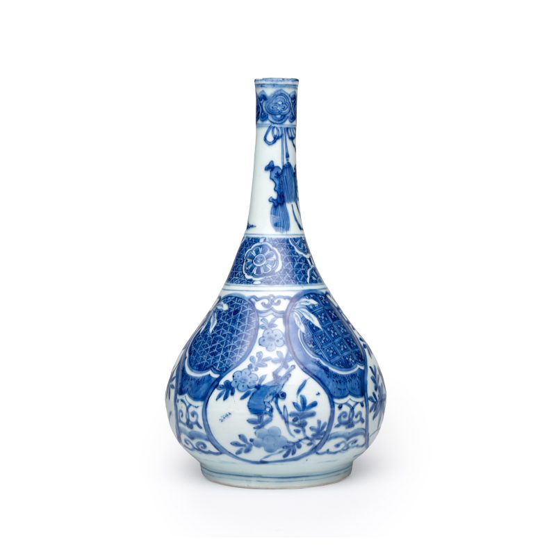 A Chinese blue and white 'Bird among Flowering Branches' bottle vase - 图3