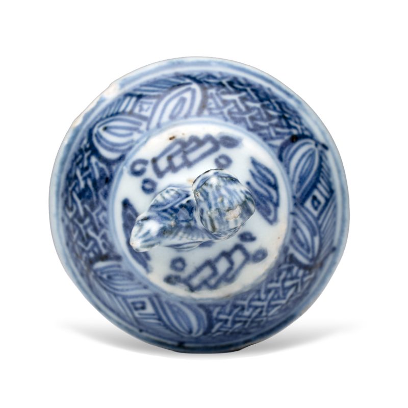 A Chinese blue and white 'Qilin' ewer and cover - 图9