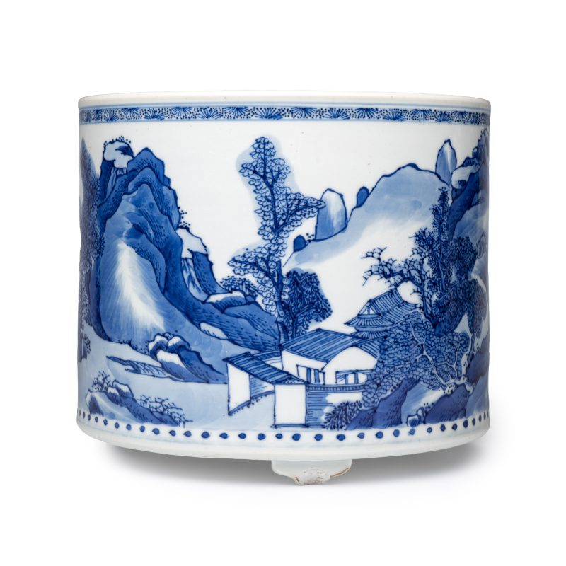 A large Chinese blue and white cylindrical tripod censer with figures in a landscape - 图4