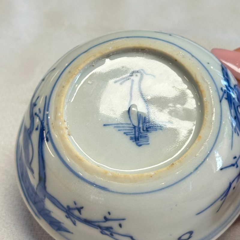 A rare Chinese blue and white 'Flower Basket' shallow bowl - 图18