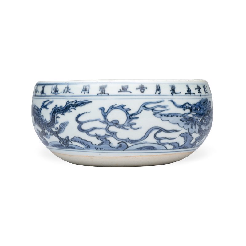 A rare inscribed Chinese blue and white 'Yinglong' offering bowl - 图4