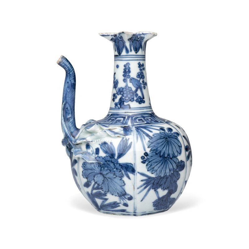 A Chinese blue and white pomegranate-shaped ewer - 图2