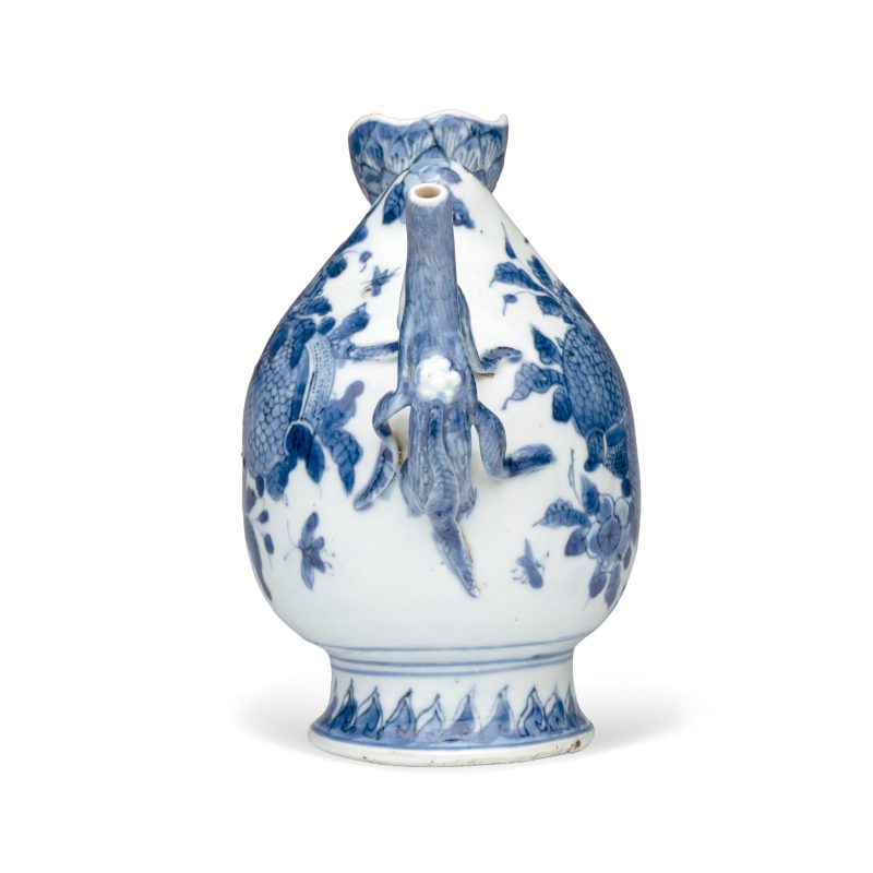 A Chinese blue and white peach-shaped cadogan-type wine pot - 图5