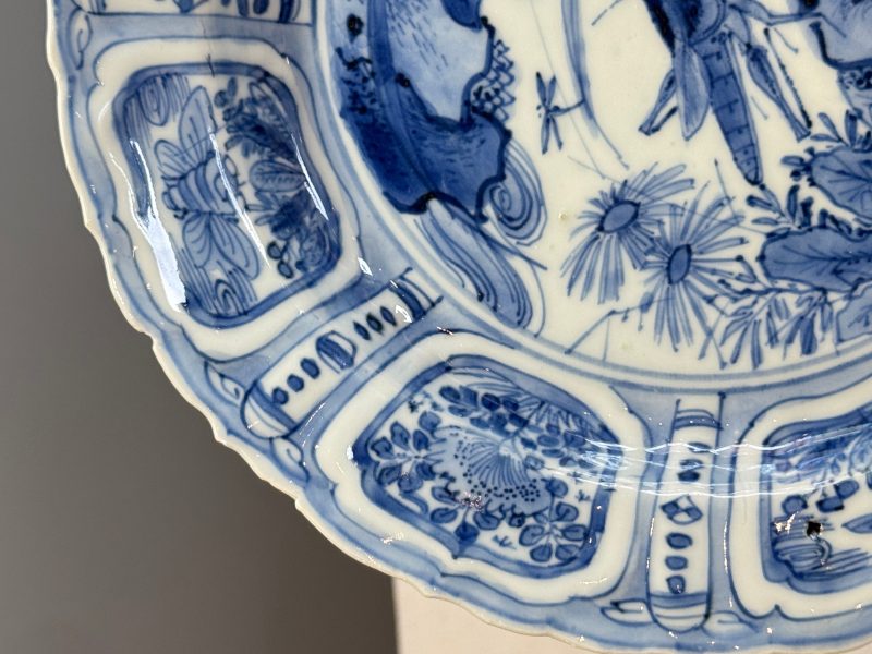 A rare Chinese blue and white 'Grasshopper' plate - 图9