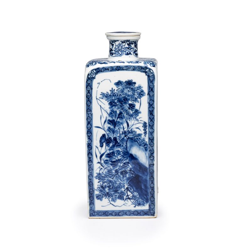 A pair of Chinese blue and white 'Blossoming Flower Branches' square flasks and covers - 图5