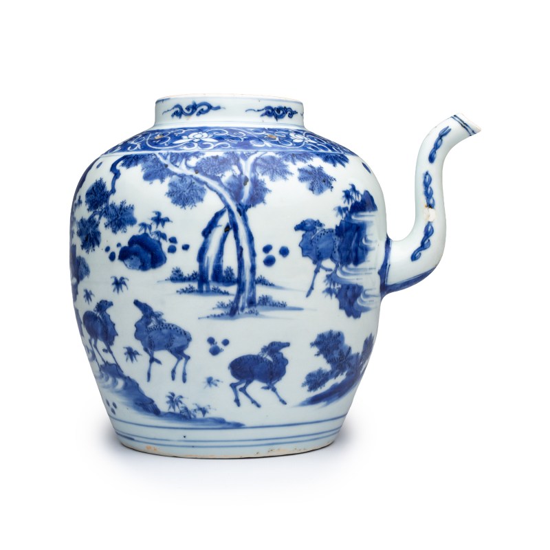 An unusual Chinese blue and white 'Deer' ewer - 图4