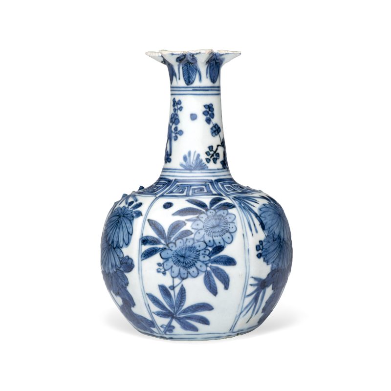 A Chinese blue and white pomegranate-shaped ewer - 图3
