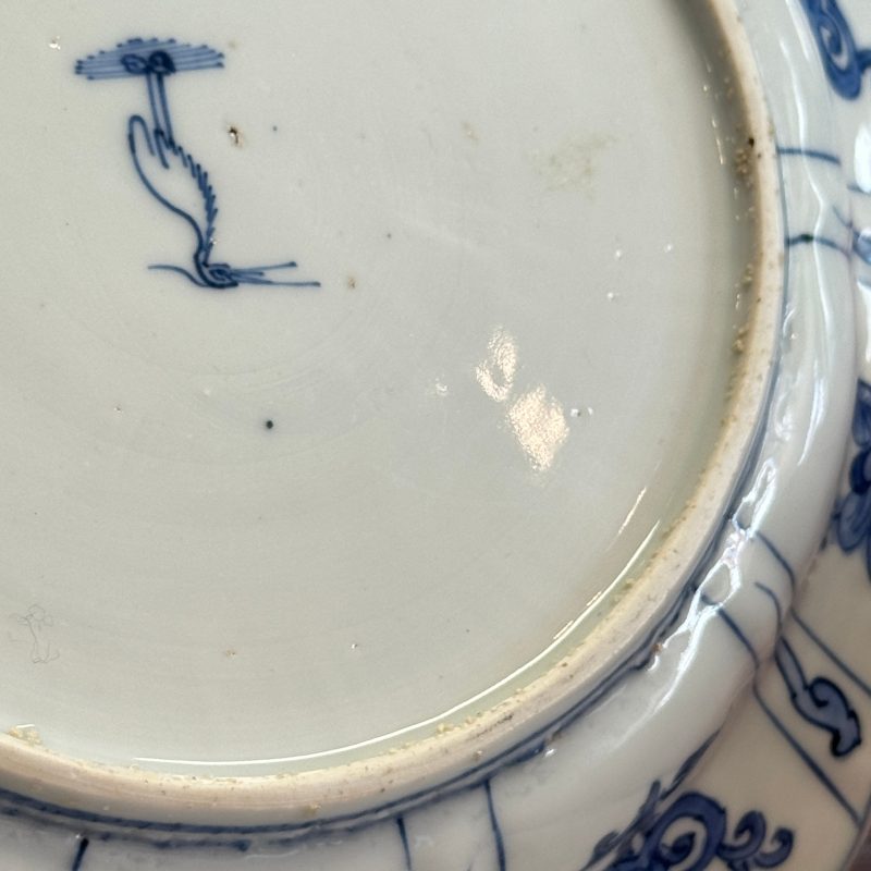A Chinese blue and white 'Grasshopper and Butterfly' plate - 图21