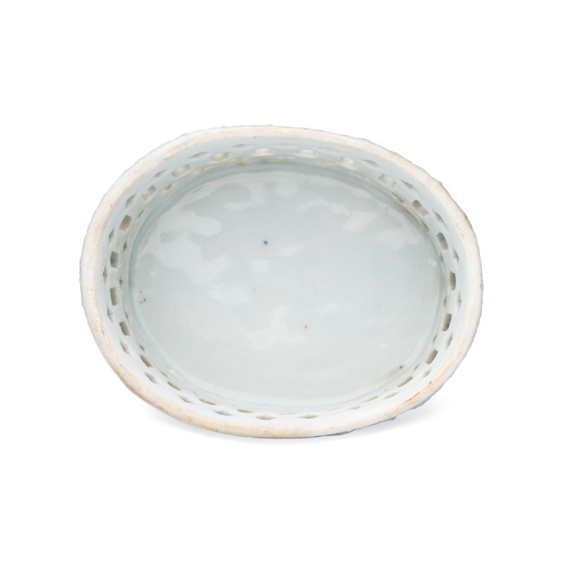 Three Chinese blue and white reticulated salts after European silver models - 图14