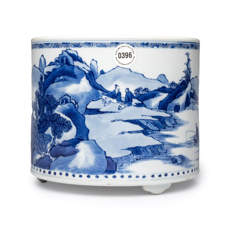 A large Chinese blue and white cylindrical tripod censer with figures in a landscape - 图5