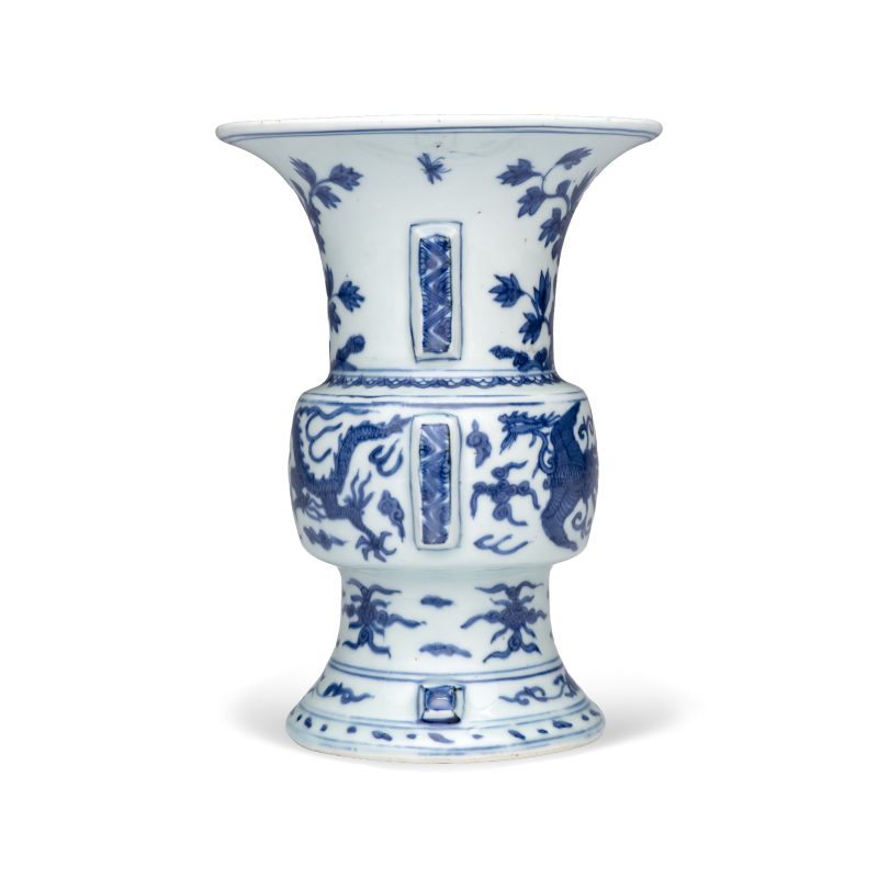 A Chinese blue and white 'Zun' vase with dragon and phoenix design - 图2