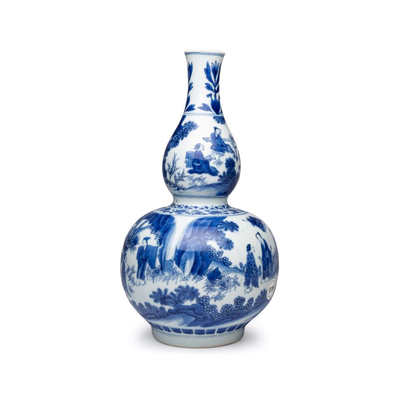 A fine Chinese blue and white ‘Scholars’ double-gourd vase - 图3