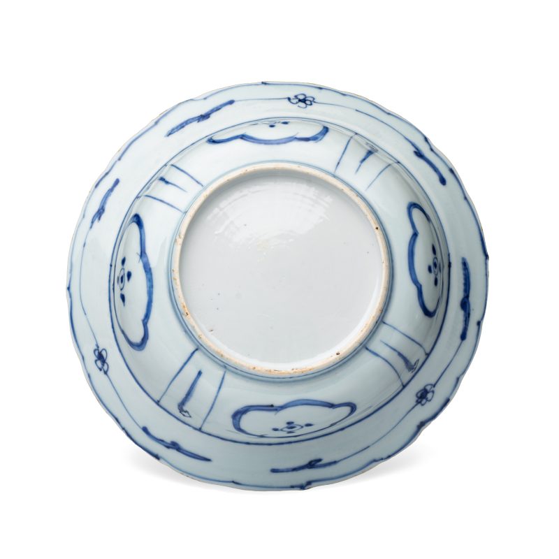 A Chinese blue and white 'Klapmuts' bowl with a bird of prey - 图2