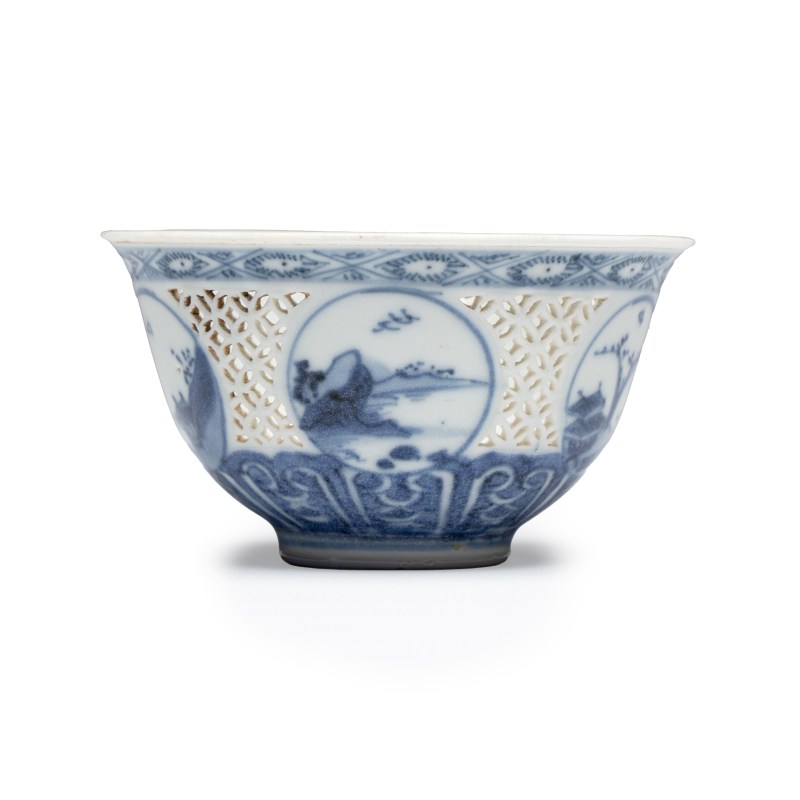 A Chinese blue and white reticulated 'Linglong' cup, Hatcher Cargo - 图5