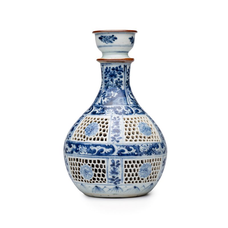 A pair of Chinese blue and white double-walled 'Linglong' hookah bases - 图8