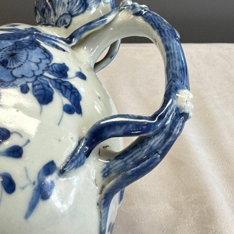 A Chinese blue and white peach-shaped cadogan-type wine pot - 图31