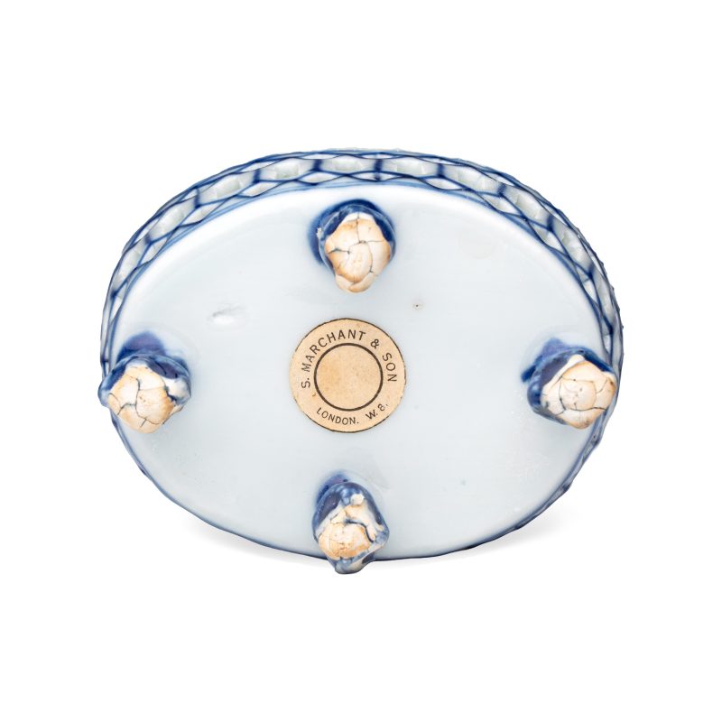 Three Chinese blue and white reticulated salts after European silver models - 图15