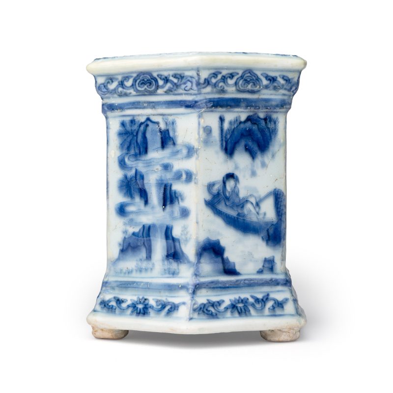 A Chinese blue and white hexagonal salt with figural design - 图10