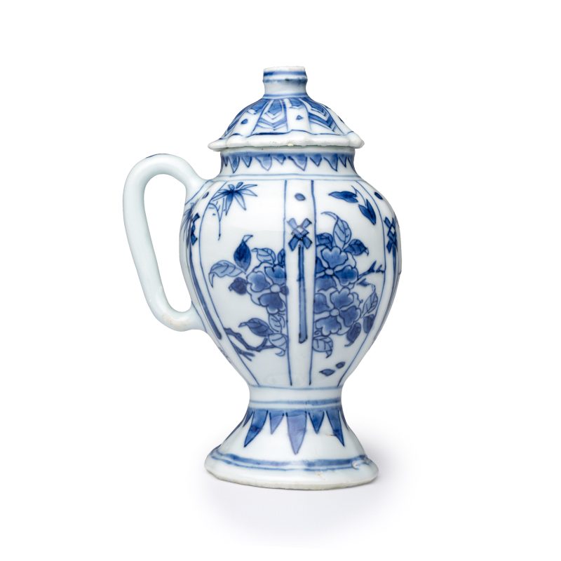 A pair of Chinese blue and white covered mustard pots with floral design - 图4