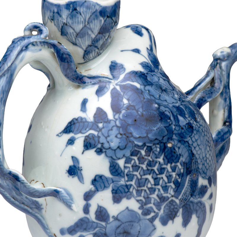 A Chinese blue and white peach-shaped cadogan-type wine pot - 图7