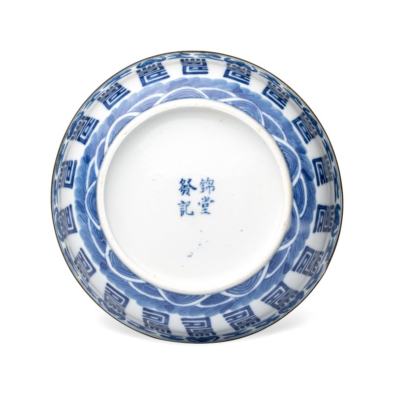 A Chinese blue and white Vietnamese market 'Bleu de Hue' bowl and cover - 图6