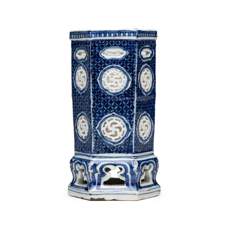 A Chinese blue and white openwork 'Linglong' incense stick holder - 图4