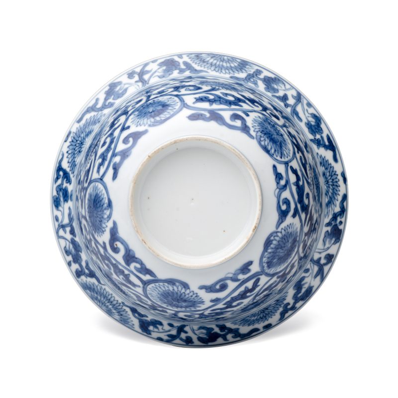 A Chinese blue and white 'Floral Scrolls' bowl - 图7