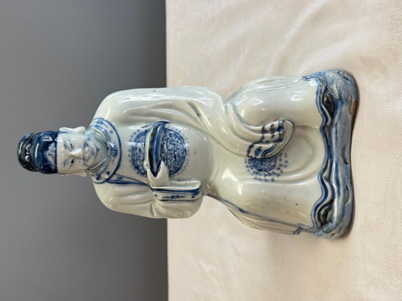A Chinese blue and white seated figure of Wenchang - 图11