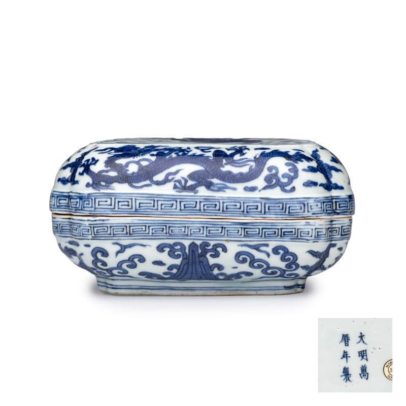 A Chinese blue and white quatrefoil 'Dragon' box and cover - 图6