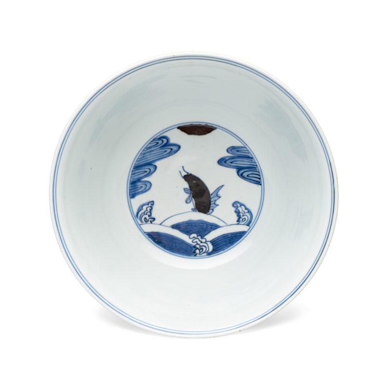 A Chinese blue, white and iron-red 'Fish among Aquatic Plants' bowl - 图6